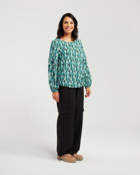 BWJ8768-Top-Winter Greens-BWY8719-Pant-Black-Side.